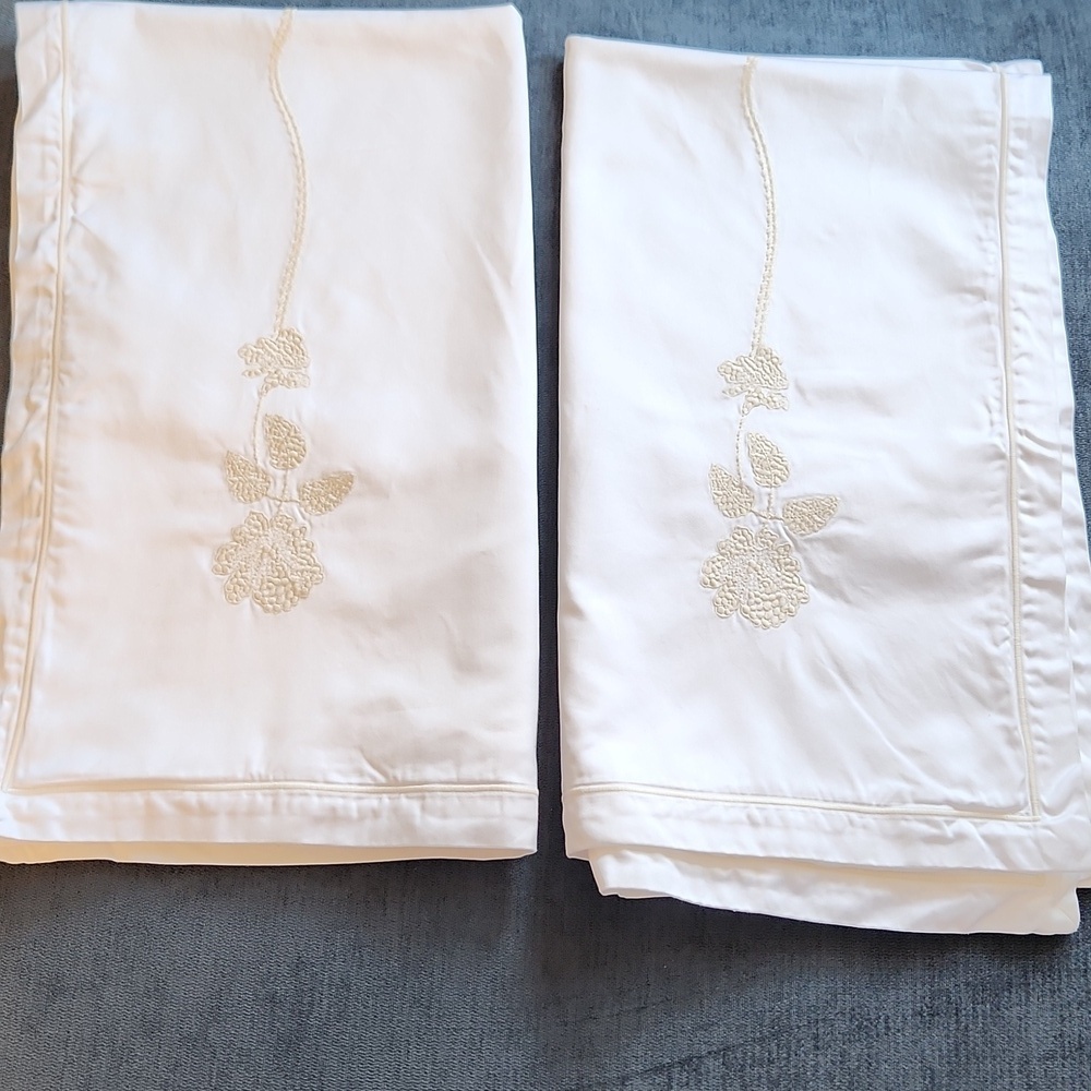 Set Of 2 Made In Italy Embroidered Soft Cotton Pillocases sz King